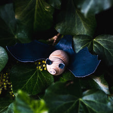 Lade das Bild in den Galerie-Viewer, EPERFA - Horseshoe Bat - Wooden toys