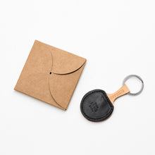 Lade das Bild in den Galerie-Viewer, HERR PONG BERLIN - Mini Ping Pong Leather Keychain