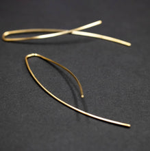 Lade das Bild in den Galerie-Viewer, BOGA - twisted Wire earring
