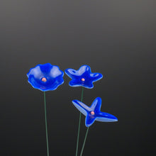 Lade das Bild in den Galerie-Viewer, Ge03 - Wiesenblume bunt groß aus Porzellan