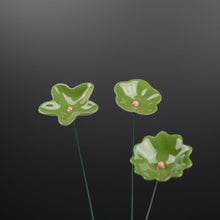 Lade das Bild in den Galerie-Viewer, Ge03 - Wiesenblume bunt groß aus Porzellan