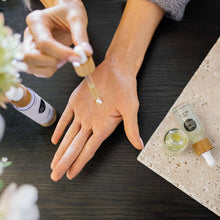 Lade das Bild in den Galerie-Viewer, I Want You Naked - THE LOVELY - Gesichtsöl