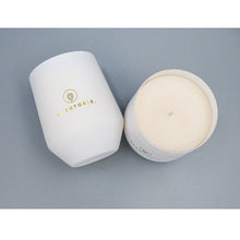 Lade das Bild in den Galerie-Viewer, Ge03 - SCENTED CANDLE - WEST BEACH: Eucalyptus / Bergamot / Cedarwood