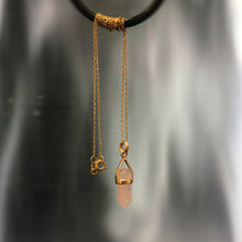 Lade das Bild in den Galerie-Viewer, Cahana - RAW ROSE QUARTZ GOLD-PLATED NECKLACE
