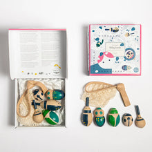Lade das Bild in den Galerie-Viewer, EPERFA- Rolling beetles set - Wooden toys
