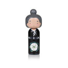 Lade das Bild in den Galerie-Viewer, Kokeshi Doll - Georgia O&#39;Keeffe
