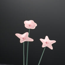 Lade das Bild in den Galerie-Viewer, Ge03 - Wiesenblume bunt klein aus Porzellan
