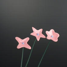 Lade das Bild in den Galerie-Viewer, Ge03 - Wiesenblume bunt klein aus Porzellan
