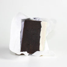 Lade das Bild in den Galerie-Viewer, I want you naked - LOVE ME TENDER - Gesichtsseife Kakaobutter &amp; Macadamia

