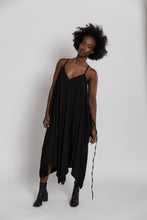 Lade das Bild in den Galerie-Viewer, Tanja Christiani - Zero Waste Dress
