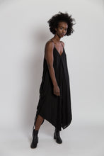 Lade das Bild in den Galerie-Viewer, Tanja Christiani - Zero Waste Dress
