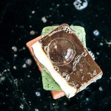 Lade das Bild in den Galerie-Viewer, I want you naked - LOVE ME TENDER - Gesichtsseife Kakaobutter &amp; Macadamia
